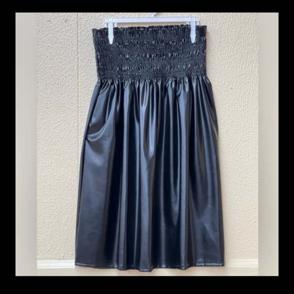 Acting Pro  Smock Waisted Faux Leather Skirt Black Size Large - Picture 3 of 7